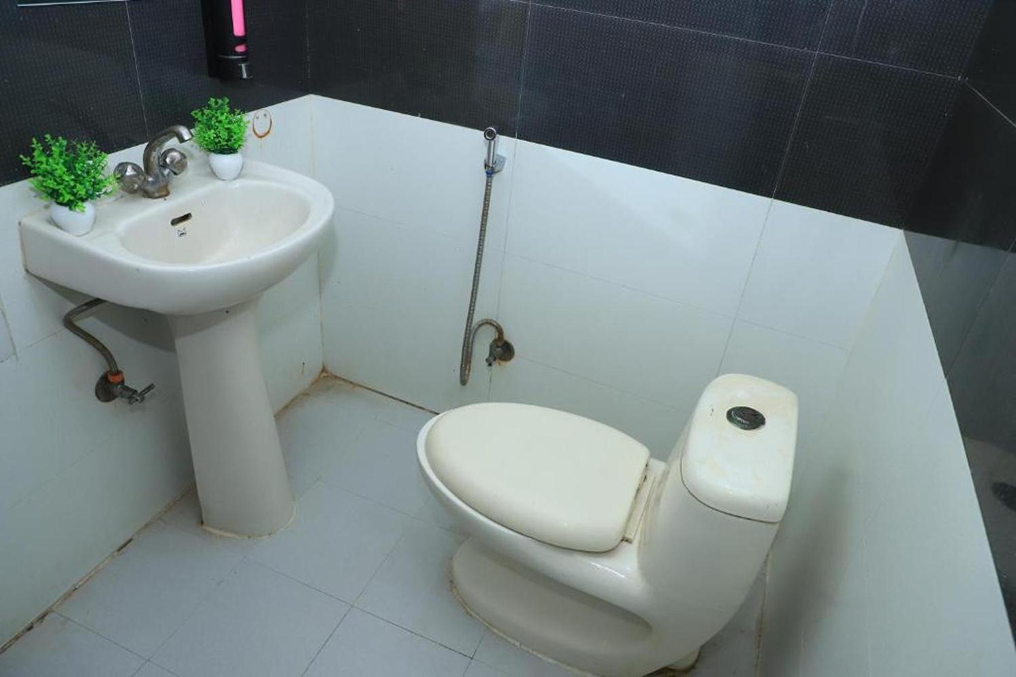 ניו דלהי Hotel Global Inn By Quality Inn מראה חיצוני תמונה
